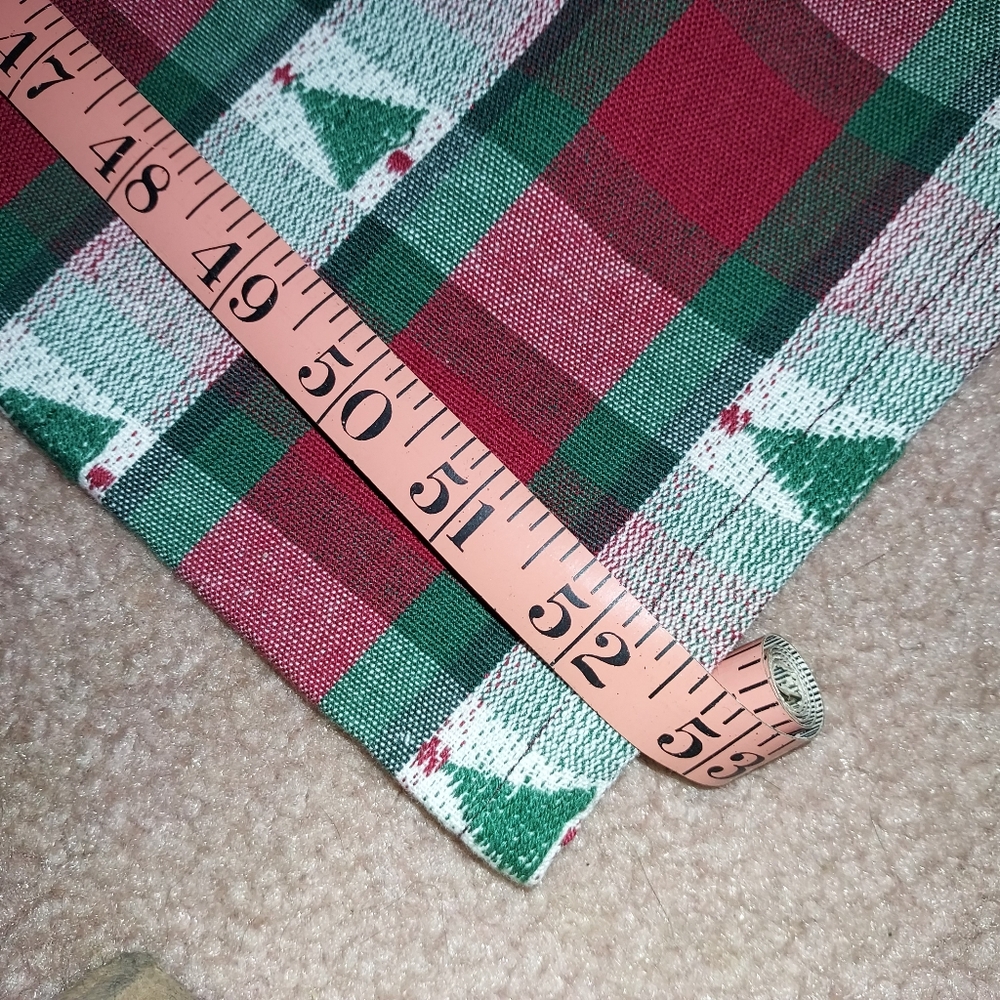 Square table cloth. - Picture 2 of 3